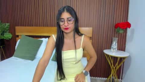 Snapshot of evelin_leroy chatting on December 26, 12:05 pm BELLA online show from December 26, 12:05 pm