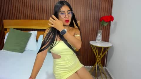 Snapshot of evelin_leroy chatting on December 26, 3:10 pm BELLA online show from December 26, 3:10 pm