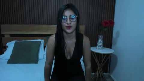 Snapshot of evelin_leroy chatting on January 7, 12:20 pm BELLA online show from January 7, 12:20 pm