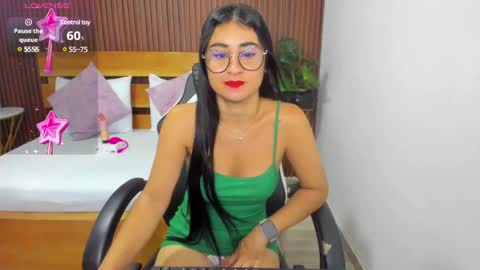 Snapshot of evelin_leroy chatting on March 7, 12:01 pm BELLA online show from March 7, 12:01 pm