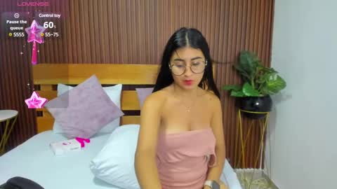 Snapshot of evelin_leroy chatting on March 8, 3:24 pm BELLA online show from March 8, 3:24 pm