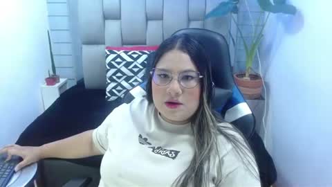 evelin zaens online show from June 24, 3:49 am
