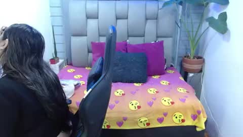 evelin zaens online show from July 8, 3:44 am
