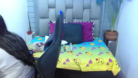 evelin zaens online show from July 15, 4:18 am