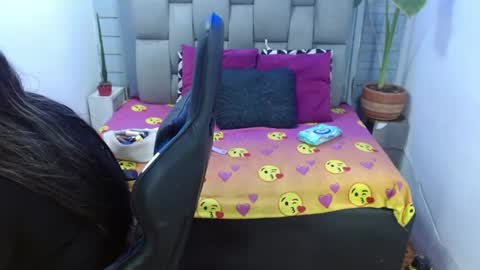 evelin zaens online show from July 22, 3:31 am