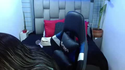 evelin zaens online show from August 2, 4:44 am