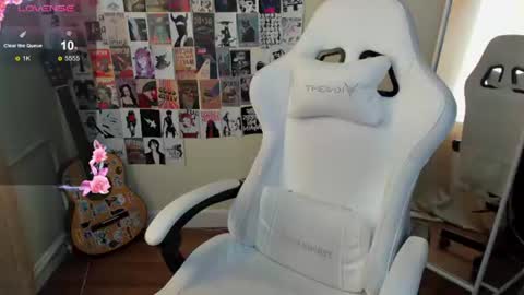 Evelina online show from June 17, 1:19 am