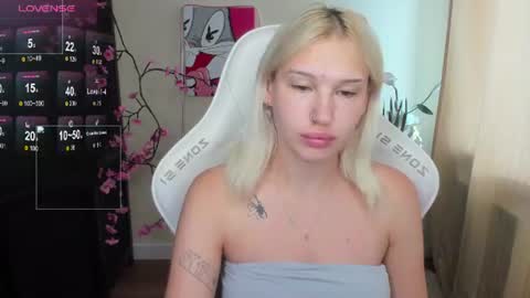 Snapshot of evelinalu chatting on June 30, 1:06 am Evelina online show from June 30, 1:06 am