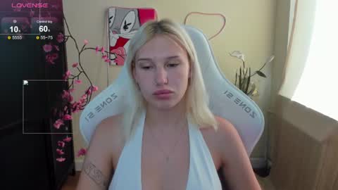 Snapshot of evelinalu chatting on July 3, 1:45 am Evelina online show from July 3, 1:45 am