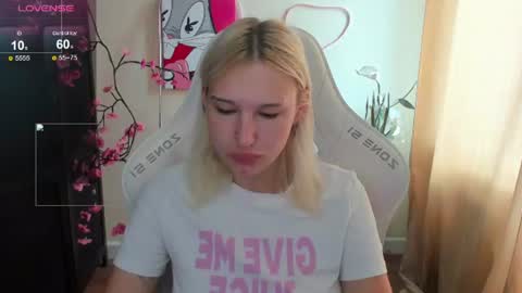 Snapshot of evelinalu chatting on July 7, 1:41 am Evelina online show from July 7, 1:41 am