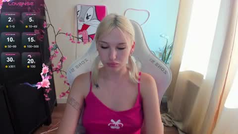 Snapshot of evelinalu chatting on August 2, 1:15 am Evelina online show from August 2, 1:15 am