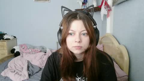 Snapshot of evelinamercer chatting on June 11, 9:29 am Alice 3 online show from June 11, 9:29 am