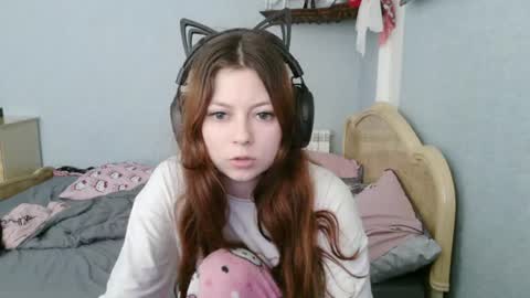 Snapshot of evelinamercer chatting on July 7, 9:02 am Alice 3 online show from July 7, 9:02 am