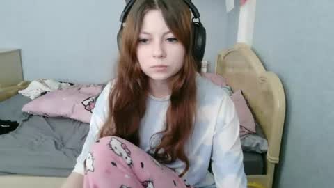 Snapshot of evelinamercer chatting on July 10, 9:01 am Alice 3 online show from July 10, 9:01 am