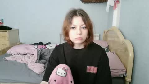 Snapshot of evelinamercer chatting on July 14, 9:36 am Alice 3 online show from July 14, 9:36 am