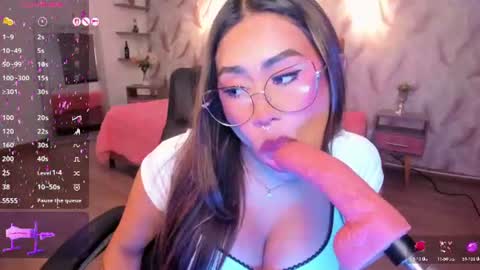 Snapshot of eveline_figeroa chatting on July 15, 7:19 pm Eveline online show from July 15, 7:19 pm
