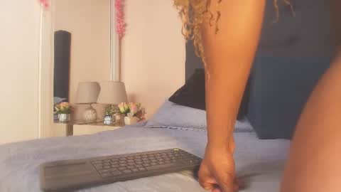 Snapshot of evelonga_707 chatting on June 20, 7:27 pm DAYANITA online show from June 20, 7:27 pm
