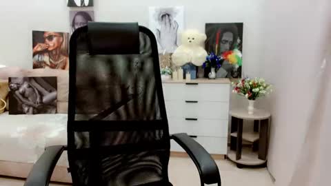 evelove online show from September 13, 4:40 pm