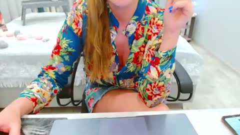 Snapshot of evelove33 chatting on May 18, 3:40 pm evelove online show from May 18, 3:40 pm