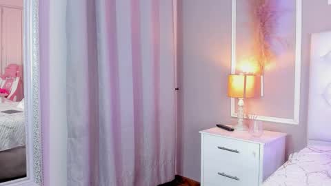 Snapshot of evelyn__ebony chatting on December 12, 11:29 am evelyn ebony online show from December 12, 11:29 am