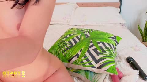 Snapshot of evelyn_chelle chatting on December 24, 2:54 am Im Eve or Chelle Next Stream 191224 online show from December 24, 2:54 am