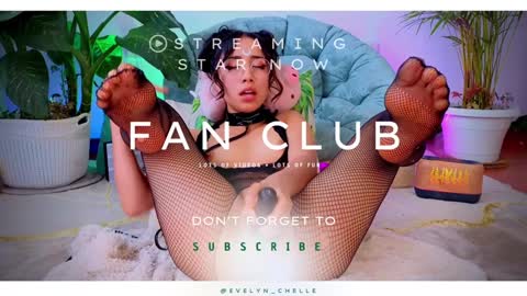 Snapshot of evelyn_chelle chatting on January 6, 7:35 pm Im Eve or Chelle Next Stream 191224 online show from January 6, 7:35 pm