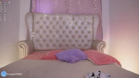Snapshot of evelyn_evelyn chatting on May 19, 3:07 pm evelyn evelyn online show from May 19, 3:07 pm