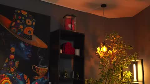 Snapshot of evelyn_evyy chatting on May 28, 6:16 pm Evelyn online show from May 28, 6:16 pm