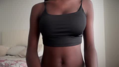 Snapshot of evelyn_jhonson3 chatting on July 17, 12:34 pm E V E L Y N online show from July 17, 12:34 pm