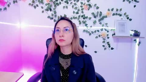 evelyn_miller___ online show from March 18, 8:34 pm