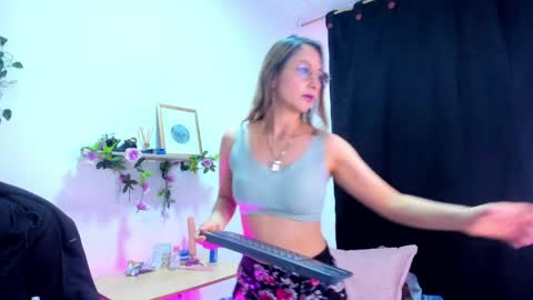 evelyn_miller___ online show from April 29, 5:30 pm