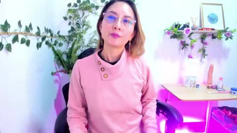 evelyn_miller___ online show from April 30, 3:07 pm
