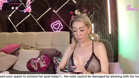 Snapshot of evelynagrey chatting on May 15, 11:34 pm EvelynaGrey online show from May 15, 11:34 pm