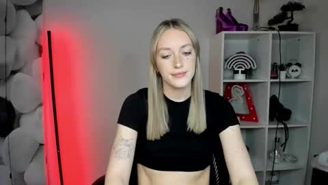 evelynblond online show from February 10, 1:59 pm