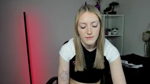 evelynblond online show from March 13, 7:37 am