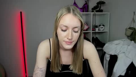 evelynblond online show from March 16, 6:34 pm