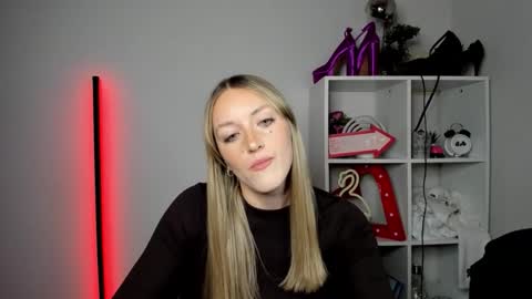 evelynblond online show from April 29, 5:30 pm