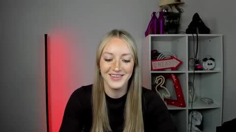 Snapshot of evelynblond chatting on May 22, 12:33 pm evelynblond online show from May 22, 12:33 pm