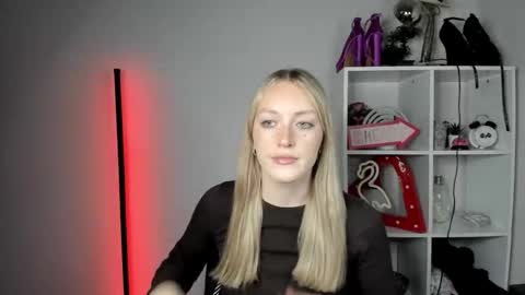 Snapshot of evelynblond chatting on June 9, 12:39 pm evelynblond online show from June 9, 12:39 pm