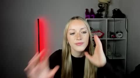 Snapshot of evelynblond chatting on June 16, 12:41 pm evelynblond online show from June 16, 12:41 pm