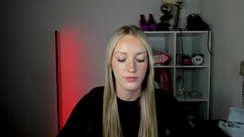evelynblond online show from June 22, 1:52 pm