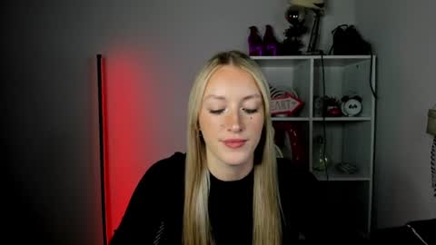 evelynblond online show from June 23, 10:24 am