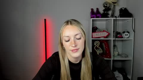 evelynblond online show from June 24, 12:37 pm