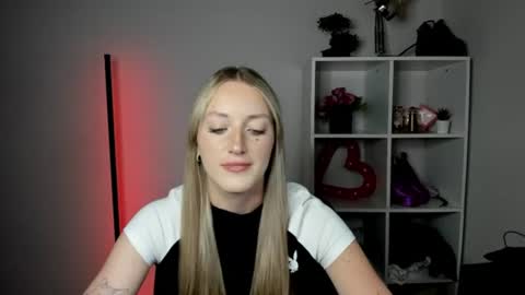 evelynblond online show from July 23, 12:58 pm