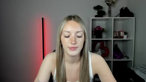 evelynblond online show from July 28, 12:48 pm