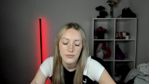 evelynblond online show from July 31, 1:10 pm
