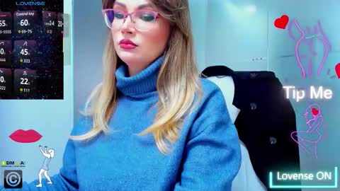 Snapshot of evelyne_rose chatting on October 28, 5:44 am evelyne_rose online show from October 28, 5:44 am