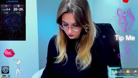 Snapshot of evelyne_rose chatting on November 3, 6:14 am evelyne_rose online show from November 3, 6:14 am