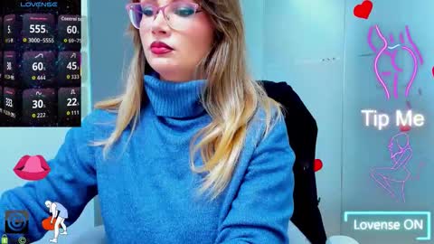 Snapshot of evelyne_rose chatting on November 4, 6:12 am evelyne_rose online show from November 4, 6:12 am