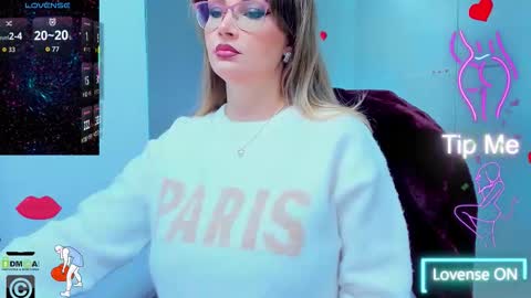 Snapshot of evelyne_rose chatting on November 15, 5:38 am evelyne_rose online show from November 15, 5:38 am